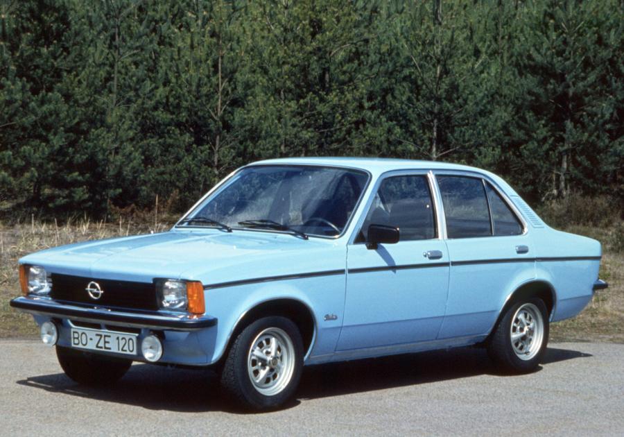  Opel Kadett 4-Door Sedan 1977 года  (фото 4 из 5)